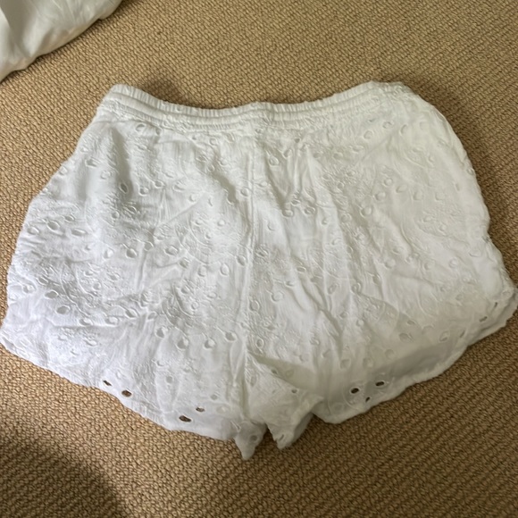 Hollister white shorts - Picture 4 of 4